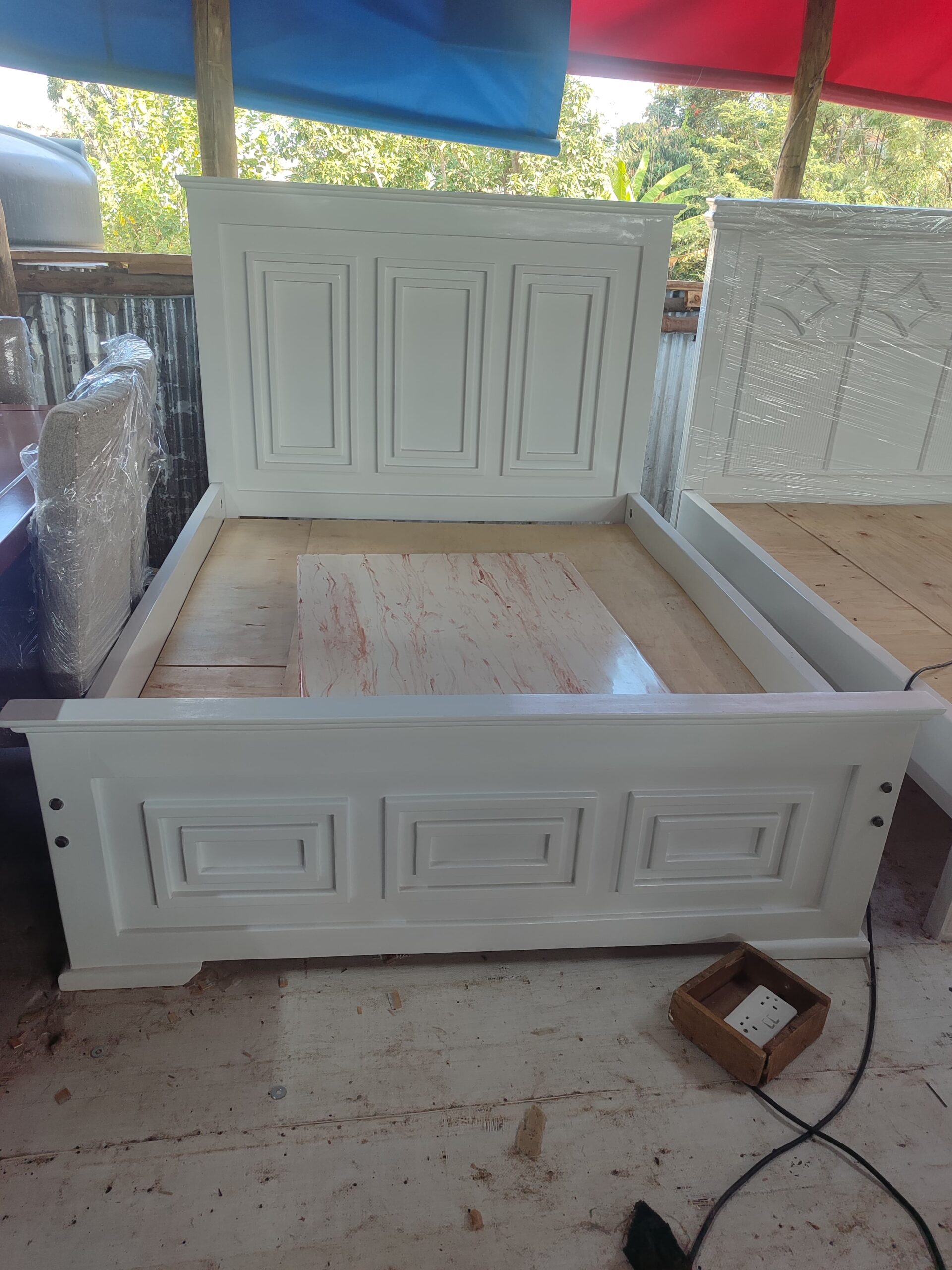 Hardwood bed white 1